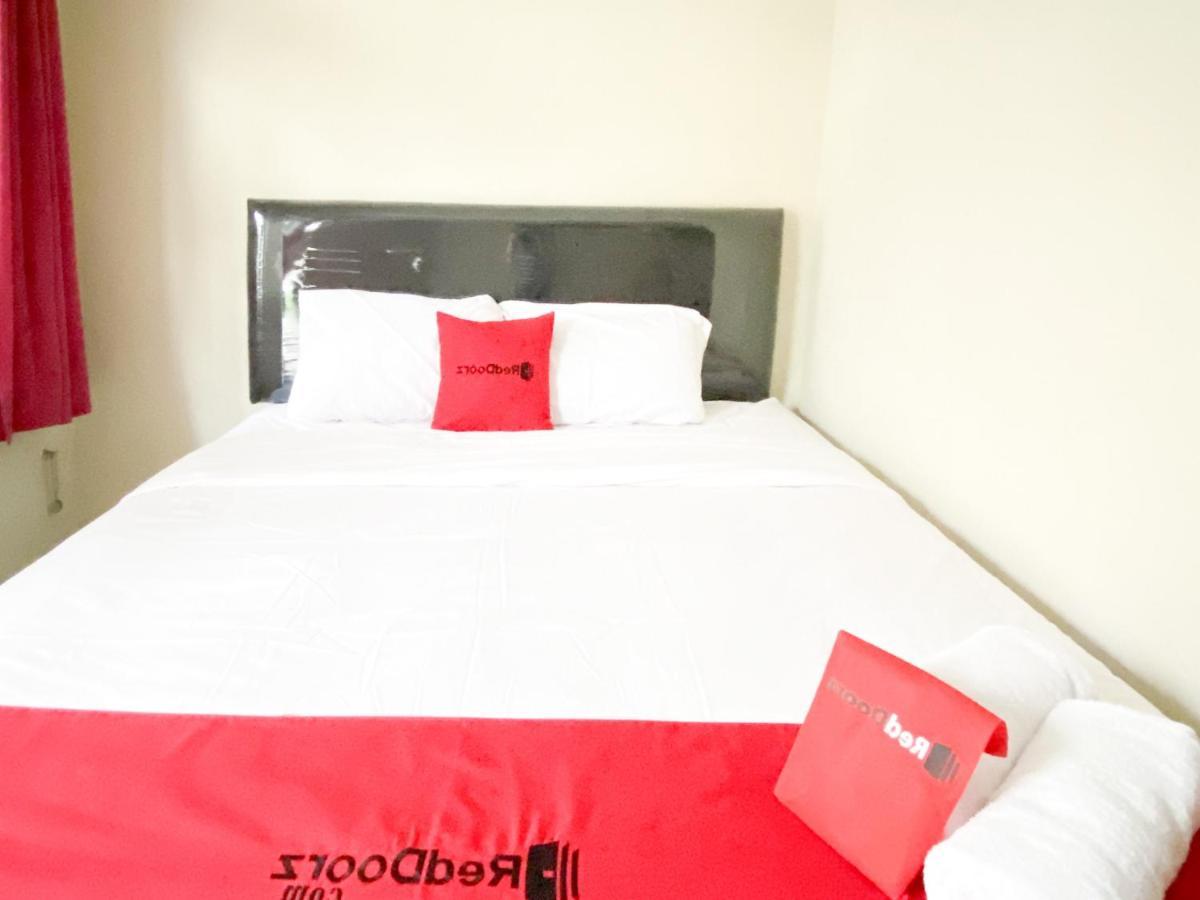 RedDoorz Syariah @ Simpang Borobudur Blimbing  Bagian luar foto